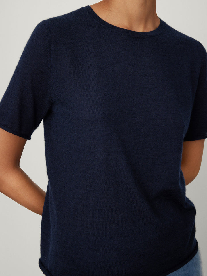 SWEATERS ARI T-SHIRT IN NAVY Lisa Yang