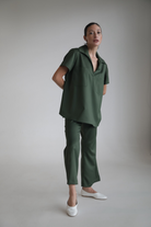 BLOUSES/SHIRTS/TOPS THE SHORT SLEEVE TOP IN GREEN Sloan