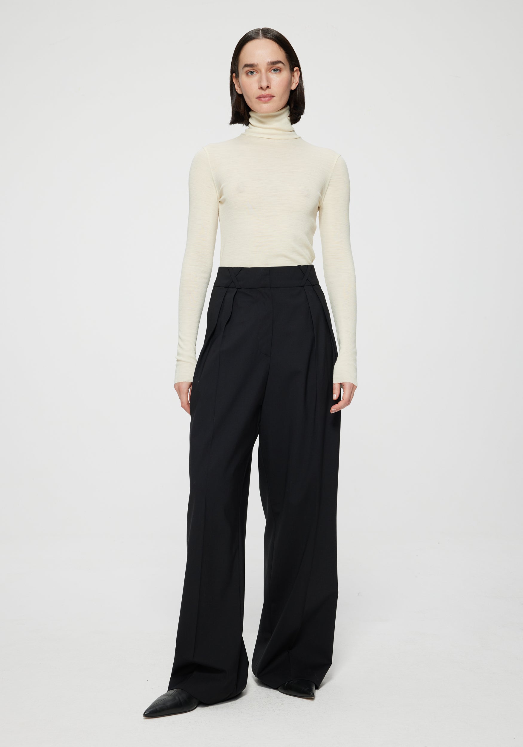 Pants Róhe Wide Leg Tailored Trouser in Noir Rohe