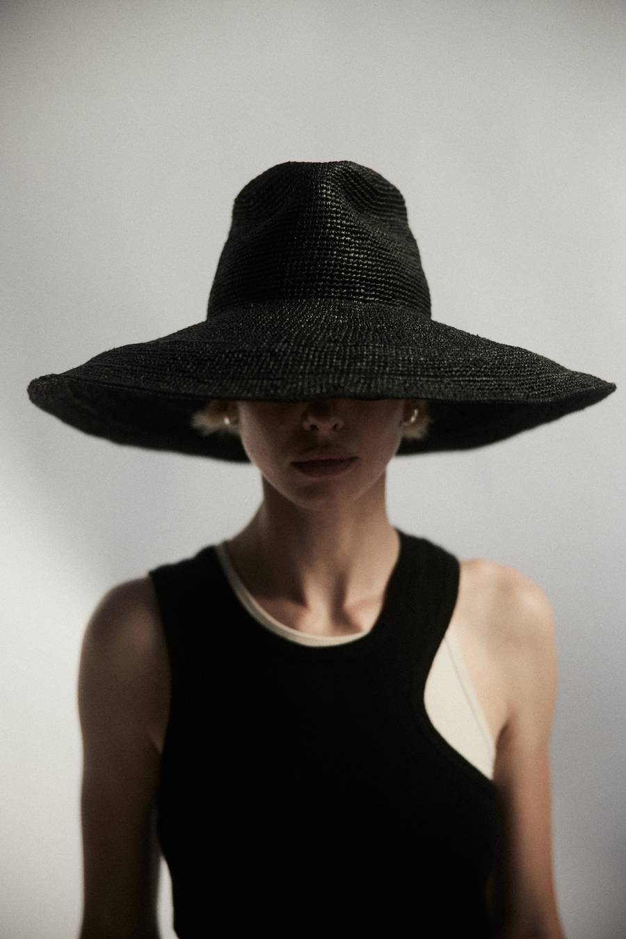 HATS WAVERLY HAT IN BLACK Janessa Leone